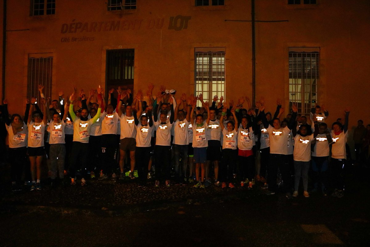 SDIS46's tweet photo. Les @pompiersdulot étaient à l'#Ekiden de Cahors le Samedi 11 Novembre 2017.
Plus d'infos sur : https://t.co/FeV4IQEQd6 https://t.co/ZVCCHQw5jY