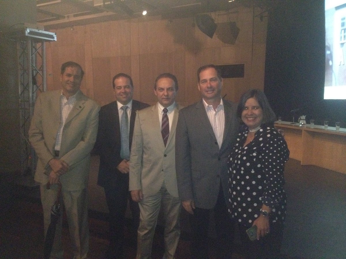 ExpoHabitatIntl's tweet photo. Nuestro presidente @luisarmandoplaz acompañado de @GCCarlosAlberto Pdte @CamInmobiliaria @RobertoOrtaM Pdte @CimCaracas https://t.co/bpm7Y2Vaje