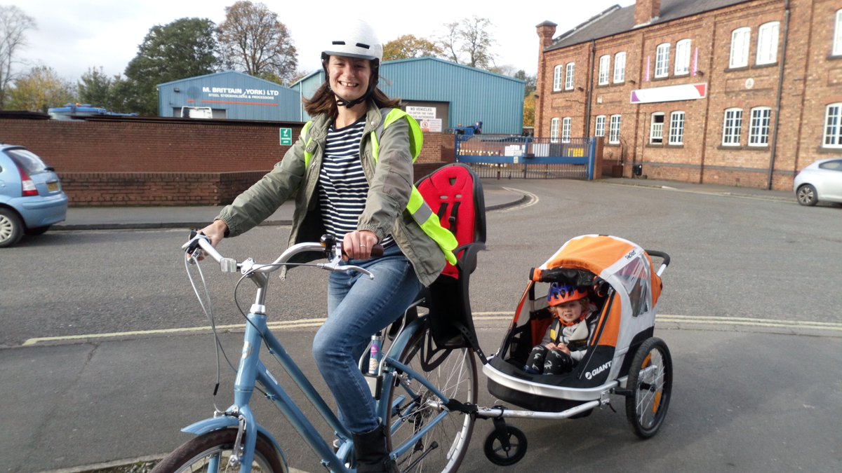 YorkBikeBelles's tweet photo. Quick reminder!
A FREE drop in session this Saturday @CycleHeaven 11am-1pm. Perfect for families who'd like to try out various means of riding with your little ones in tow.
We have a fabulous new cargo bike plus trailers and child seats - so much fun for adults & kids! π€£ https://t.co/5U02MiAGC8