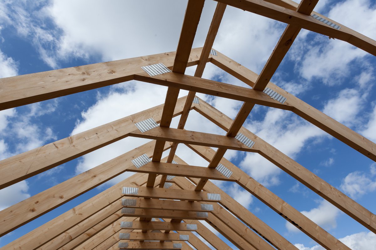 PBC_Today's tweet photo. Housebuilders are urged to review their legacy #roofdesigns as the @TrussedRafter (TRA) commits to switching to building design standard #Eurocode5 from 1 January 2018 https://t.co/hVhUFaXgGi
#roofing https://t.co/rPOn8JJBd5
