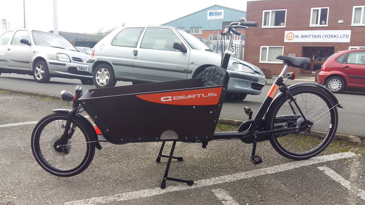 YorkBikeBelles's tweet photo. Quick reminder!
A FREE drop in session this Saturday @CycleHeaven 11am-1pm. Perfect for families who'd like to try out various means of riding with your little ones in tow.
We have a fabulous new cargo bike plus trailers and child seats - so much fun for adults & kids! π€£ https://t.co/5U02MiAGC8