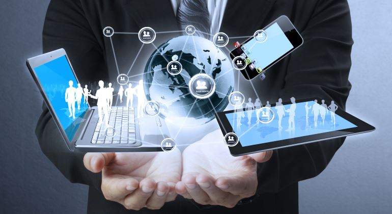 crmbeyondup's tweet photo. ¡La gestión de contenido y clientes se unen bajo una misma plataforma #CRM! Una de las tendencias en #Transformacióndigital. Lo cuenta @elEconomistaes en este artículo  👉 https://t.co/UrgdOlu436 #digitalización @bebeyond_es https://t.co/kESt4LDZA2