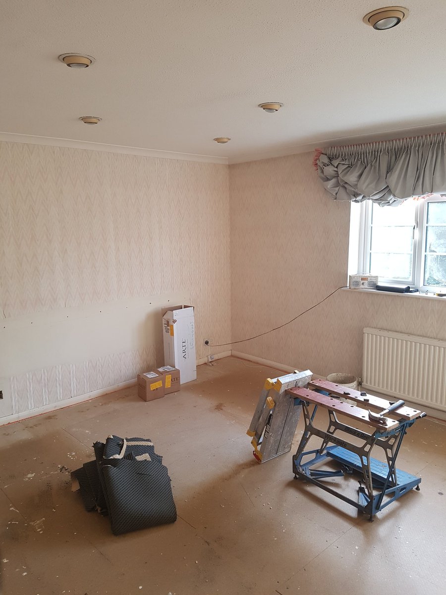 A vast improvement.  New ceiling lighting #Carpentry and #Wallpaper. I am pleased and so is the client. Happy days. 
#HomeImprovement #Decorating ##Herts