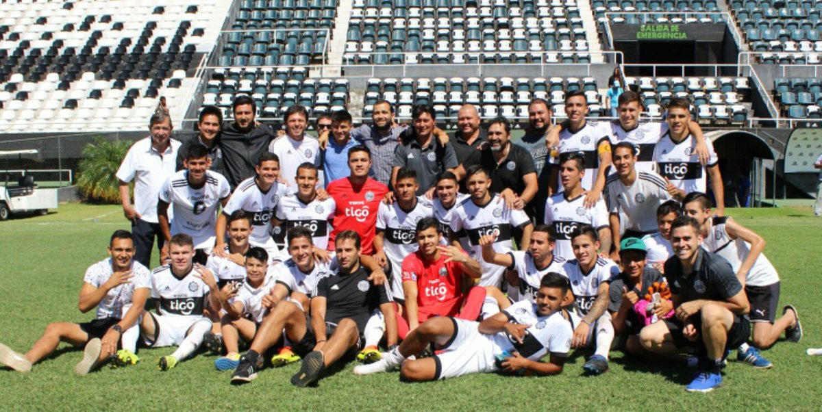 franklym16's tweet photo. #Reserva2017 Primer grito de CAMPEÓN en el #Clausura2017 En Para Uno @elClubOlimpia se consagro campeón de la categoría Reserva al ganar 1-0 a @spTrinidense con gol de Jorge Colman. Salud franjeados!! https://t.co/uXVt02TdUf