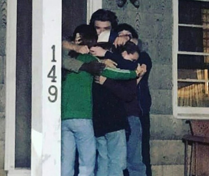 OVERAGA1N's tweet image. podemos hablar de que joe trata al cast como si fueran sus hijitos? joe es steve y steve es joe, son uno