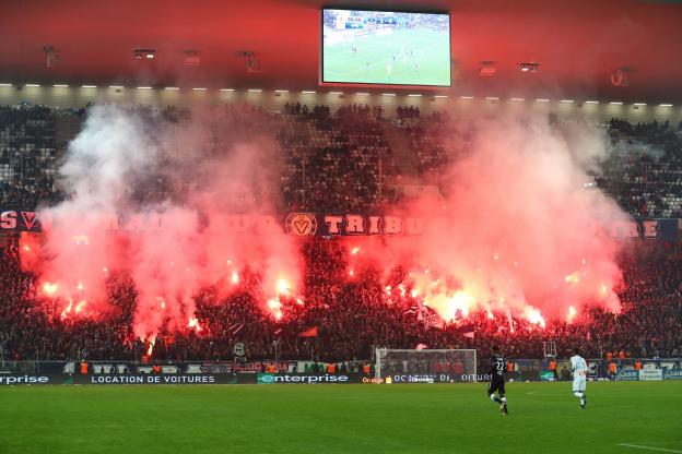 lequipe's tweet photo. Un supporter a vu sa main droite partiellement arrachée par l'explosion d'un pétard agricole au cours du match Bordeaux-Marseille https://t.co/W4V3sLI7kg https://t.co/O411CpaaOg