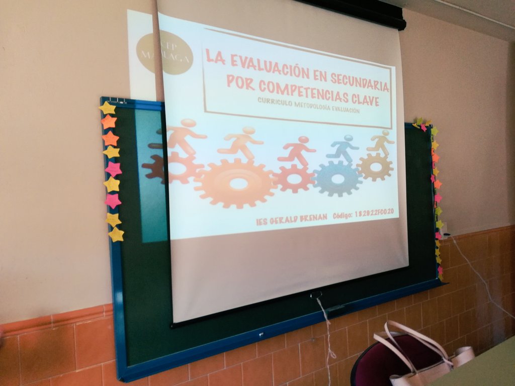 CovaCEP's tweet photo. Formación en Centro en el IES Gerald BRENAN sobre Competencias Clave con Raquel González @cepmalaga https://t.co/UXKjFFpSz6