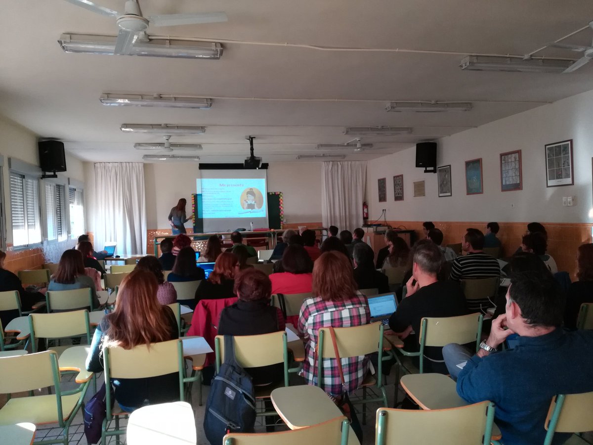 CovaCEP's tweet photo. Formación en Centro en el IES Gerald BRENAN sobre Competencias Clave con Raquel González @cepmalaga https://t.co/UXKjFFpSz6