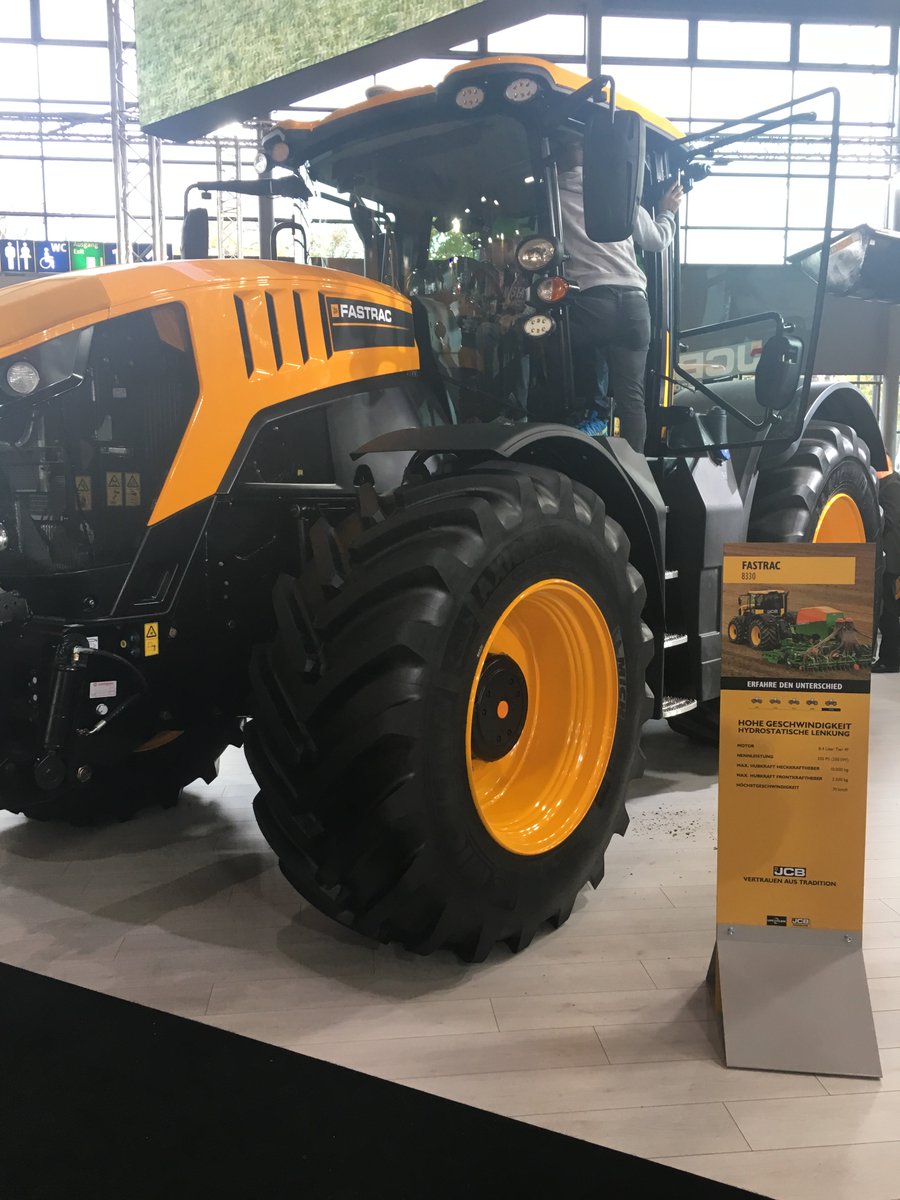 moveero's tweet photo. Did we also mention that our wheels featured on this impressive tractor on the #JCB stand at #Agritechnica #FASTTRAC #PROFIFITWHEELS https://t.co/fp79EFzMYU https://t.co/4yQ4hLyIwt