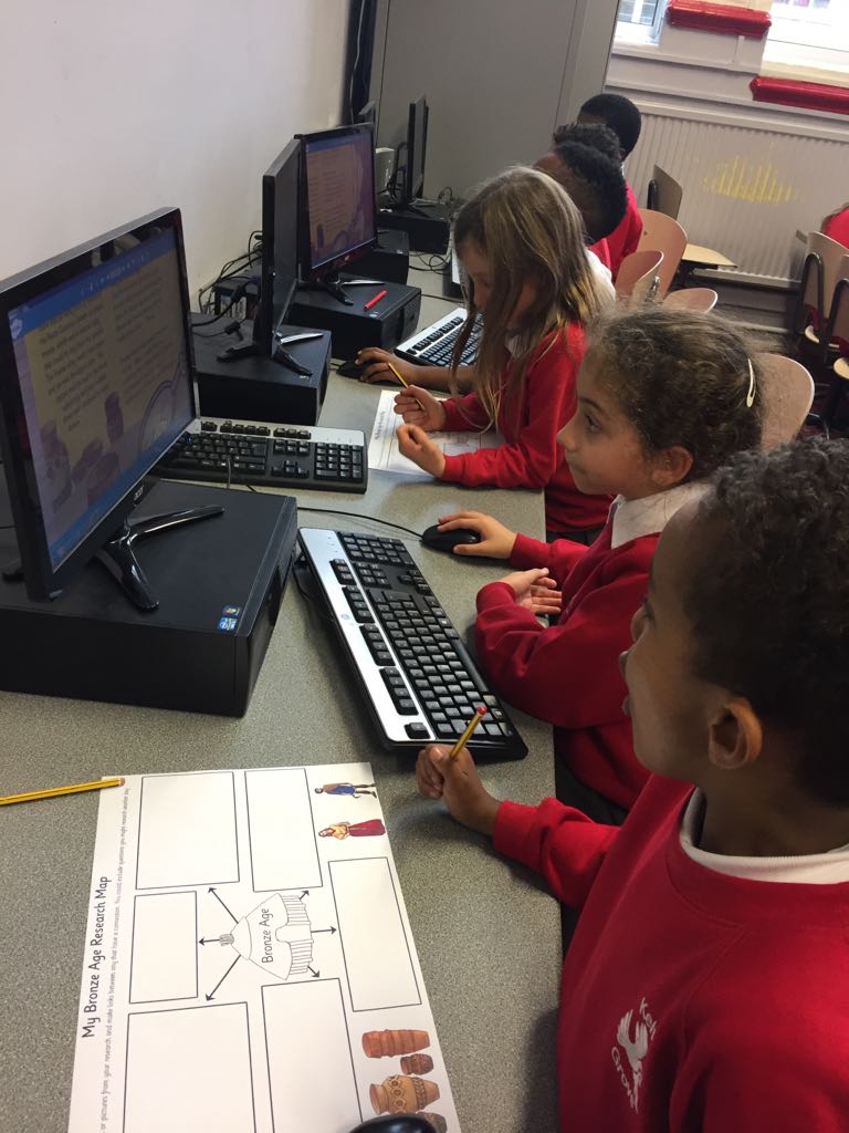 KG_Sydenham's tweet photo. Emerald class are busy researching The Bronze Age. #classmuseum https://t.co/mvbABTPsDo