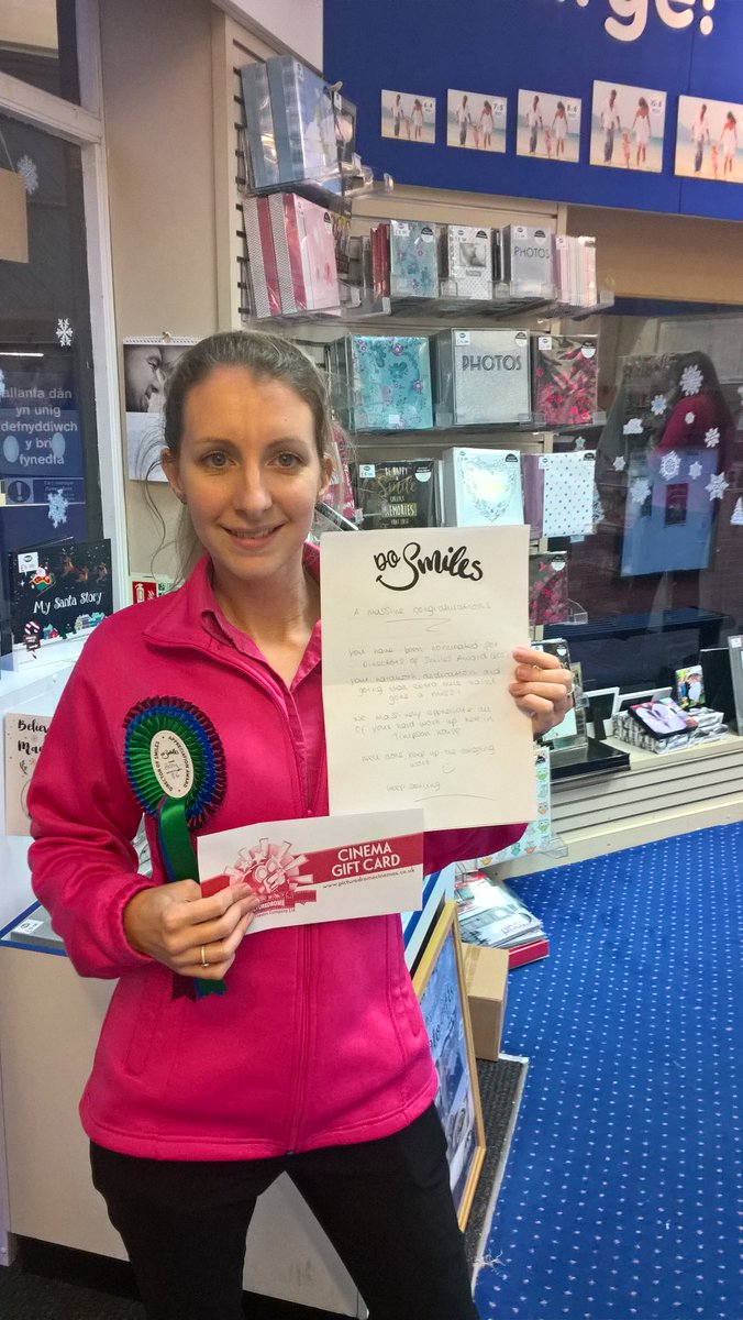 Congrats  to Amy from Blackwood. Here she is with her Director Of Smiles Appreciation Award Rosette 🏵 Awesome <a href="/pabs9486/">Paul Appleton</a> <a href="/JamesTCobbler/">James Timpson</a>