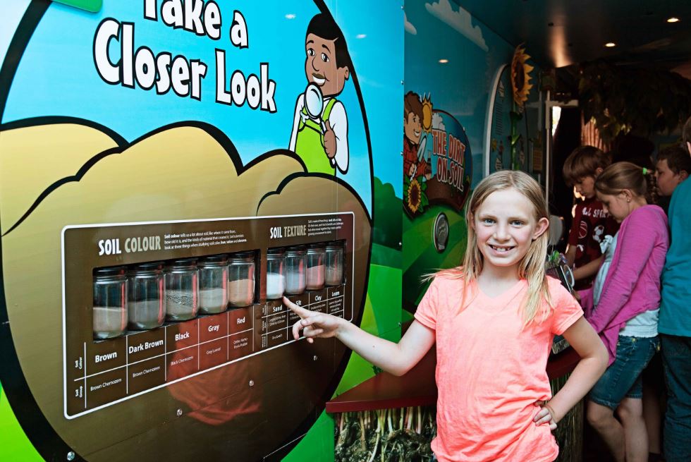 aitcsk's tweet photo. We partnered with @wdmtweets to bring you #ExploreAg. A half-day field trip for Gr 3-6 students to learn about sun, water, soil &amp; nutrients to grow healthy plants. Limited BUS SUBSIDIES AVAIL, register NOW: https://t.co/aplV8t05yB #HandsOn #MemorableLearningExperience https://t.co/GAKwv03nBH