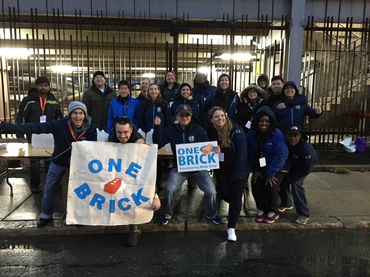 CambridgeHalf's tweet photo. Did you have a favorite water stop? 💧Head over to our Facebook page &amp; like your favorite stop. We are giving $1,000 to the stop with the most votes 💦 https://t.co/ukhjkdTrdI