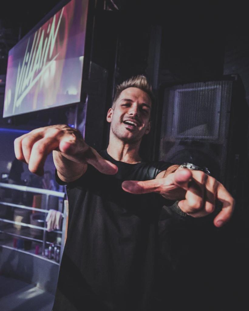 Hi 🙋🏻‍♂️ https://t.co/4cYRDdzuv6