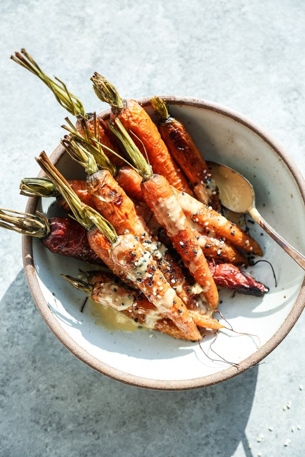 PhoebeLapine's tweet photo. NEW: Sesame Ginger Roasted Whole Carrots from @nomnompaleo #ReadyorNOTcookbook. If you're not completely ready for TDay, this can help:
https://t.co/vuxJeH8BNa https://t.co/TJ9FaQ8dy1