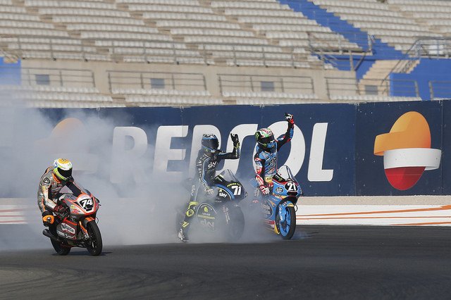 box_repsol's tweet photo. Finalizada la temporada del #FIMCEVRepsol2017, es hora de conocer a los ganadores de las diferentes categorías. ¡No os perdáis nuestra galería de imágenes! 📸 ¡Serán las estrellas de MotoGP del futuro! 👉 https://t.co/HMFCMLVf0A https://t.co/6dW5eyaPl5