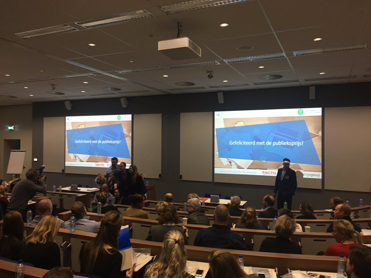 SDAwardNL's tweet photo. En de winnaar van de publieksprijs SD Award 2017 is ook De Haagse Hogeschool! @dehaagse Gefeliciteerd!! #SDaward17 #SDevent17 https://t.co/SLikBUu9mf