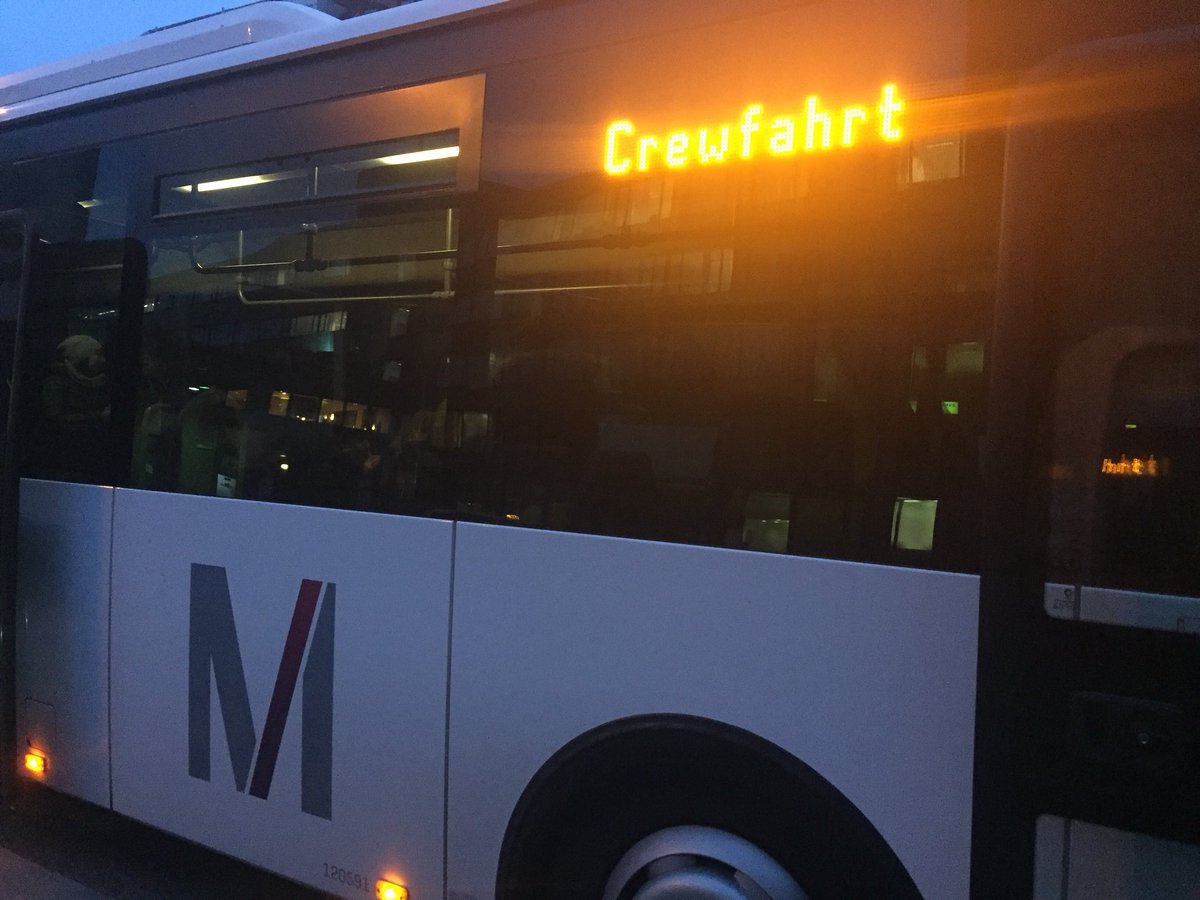 Goldenfrog's tweet photo. Auf dem Weg zum #muc airport event vom #smcmuc #crewbus https://t.co/VXFC89gg2y