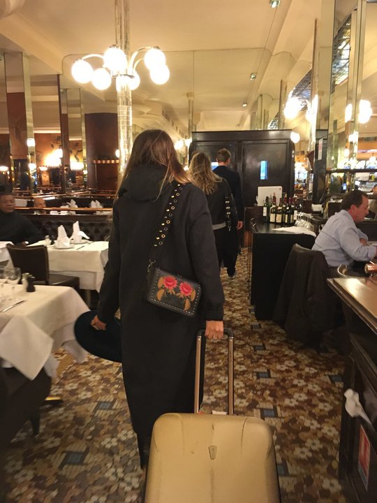 acti's tweet photo. C'est parti ! Nous sommes en place avec l'équipe @EndemolShineFr pour accueillir les 3 nouvelles ambassadrices @ghdFrance pour une expérience unique de 3 jours à Londres 🎥🇬🇧! #StayTuned #ghdGeneration https://t.co/McQiLWkhLP
