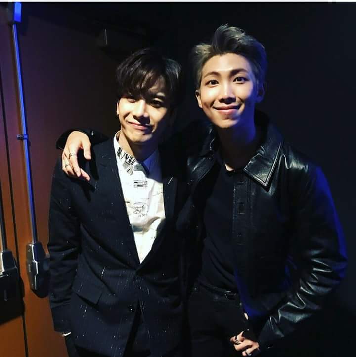 jjgata's tweet photo. Achem o Jackson nessa foto!!! #Jacksonwang #Got7 #Bts #Jackmon https://t.co/x6wqzsiTE9