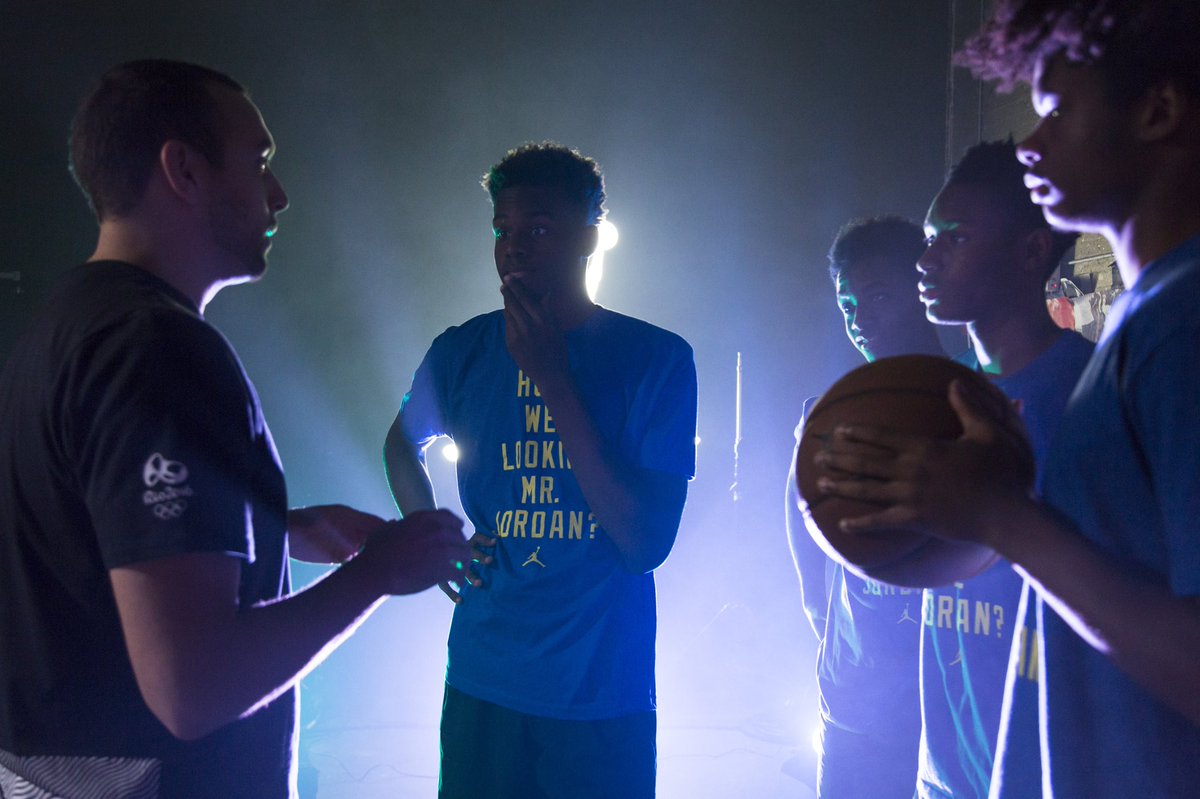 JonLopezOne3's tweet photo. Thankful to have teamed up with @Jumpman23 at #Terminal23 to play with some fog, bright lights, and make photos of some of NYC's top hoopers in 2017. 📷: @jonneye #RespectTheShooter https://t.co/P9RS38iS9z