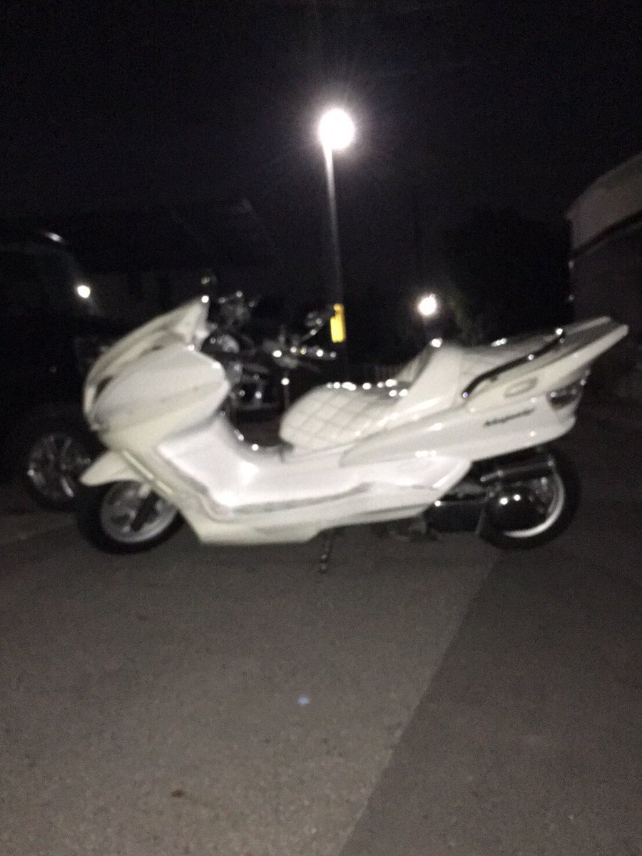 YnTxl38's tweet photo. マジェCです！
6万です。
現在不動です。
メーターはつくのでセルモーターかどこか治したら付くと思います！
もうこの機会に手放そうと思います。
大事に乗ってくださる方のみでお願いします。
1週間前までは普通に走れてました！
100キロでます！
#マジェスティ #マジェ
#マジェスティ売ります https://t.co/hkXu5oPtrO