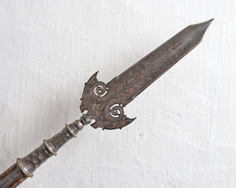 ট ইট র 世界の武器防具百科 パルチザン 元々 15世紀末 フランスやイタリアで体制に抵抗する農民たちが使った 全長1 5 1 8m 穂先の両側に羽のような刃があり これにより突きの威力を高め また敵の 武器をおさえたり ひっかけてバランスを崩したり ট ইট র 世界の武器防具百科 パルチザン 元々 15世紀末 フランスやイタリアで体制に抵抗する農民たちが使った 全長1 5 1 8m 穂先の両側に羽のような刃があり これにより突きの威力を高め また敵の 武器をおさえたり ひっかけてバランスを崩したり