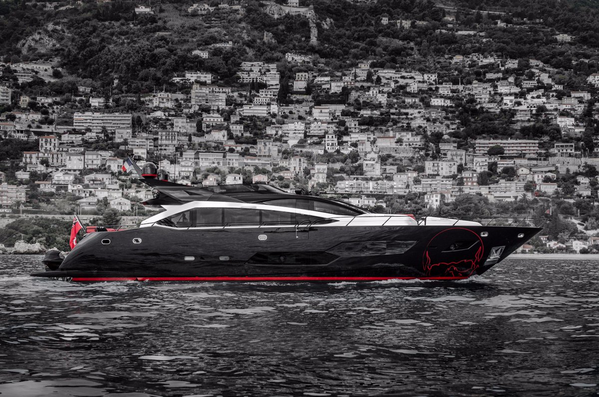SSBrokerage's tweet photo. The bespoke Sunseeker 101 Sport Yacht, Black Legend is exclusively available with @SSBrokerage #brokerageboats #Sunseeker #sunseekerlifestyle https://t.co/tHQNoDdTIh https://t.co/ebkcL9jCN8