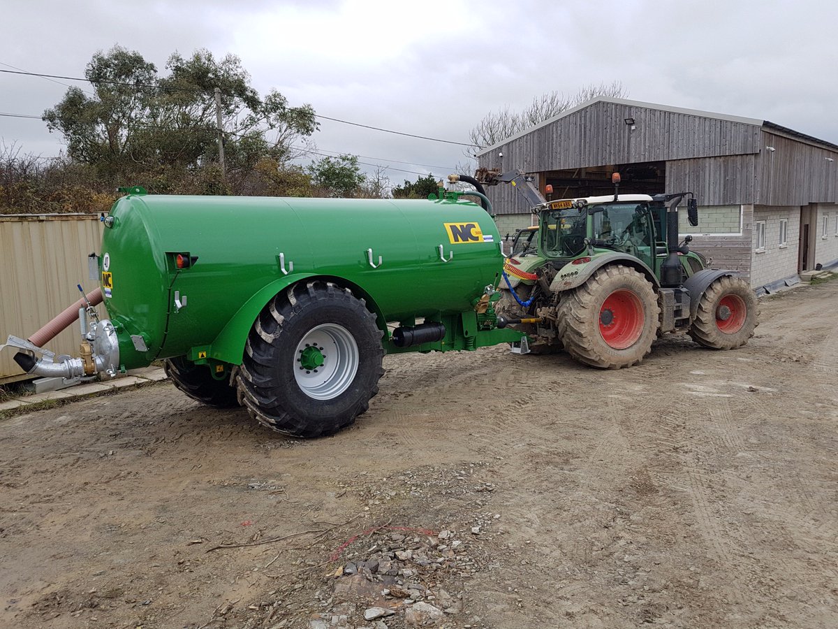JonathanLutey's tweet photo. New NC 3000g Vacuum Tanker gone out to PR Weldhen, St Columb. #ncengineering #tanker #vacuum #selffill #dualair #hydbrakes #sprungdrawbar https://t.co/FE3Xl9tZXZ