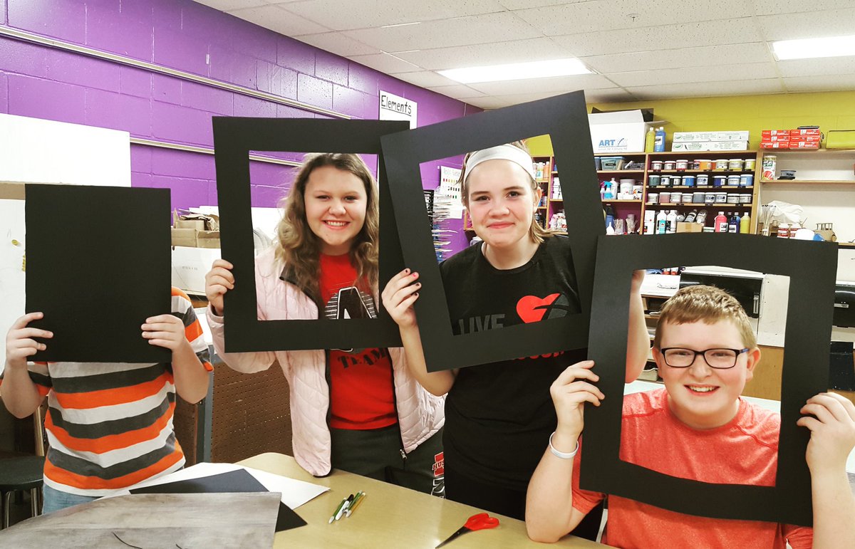 HamptonArtDept's tweet image. Matting day!! #fauvismlandscapes #jhart7 #classfun #hamptonhawks1