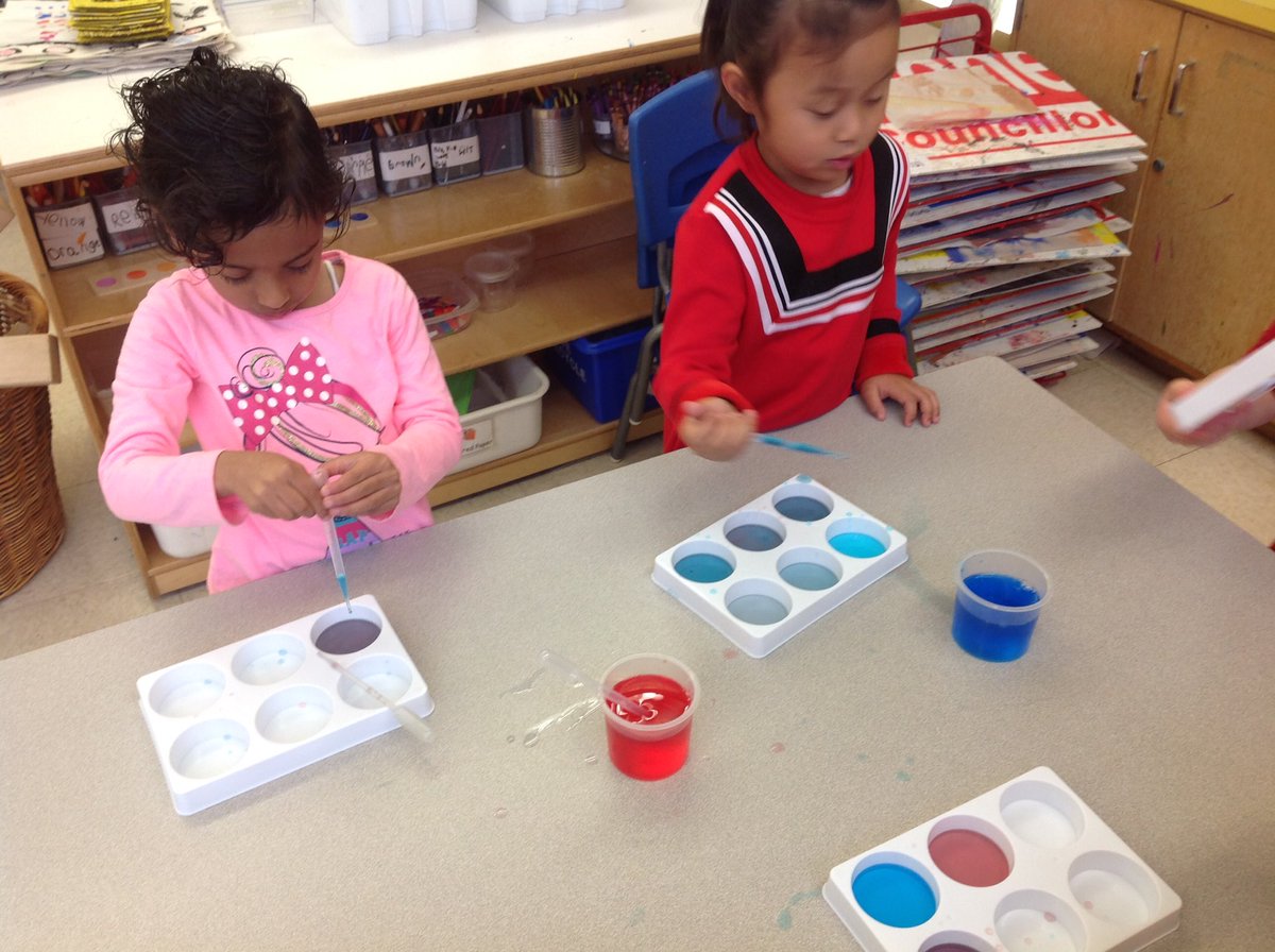 OgdenRoom6's tweet photo. Mixing red and blue water colours ask your child what colour we made. https://t.co/MC8wXp7hDG
