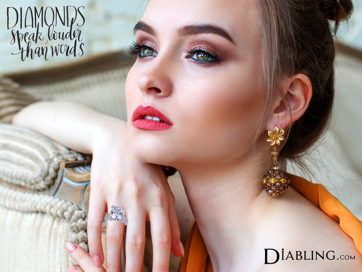 diablingjewels's tweet photo. Get draped in Elegance and Diamonds today !
.
.
#diamonds #earings #jewellery #trending #bloggers #delhiites #fashionistas #gurgaonites #delhitrends #sparkle #happyday #gurgaondiaries #shoppinglovers #worthit #sitecook #customerdiaries #collection #range #exclusive #kartanataka https://t.co/9VF0jDIoNl
