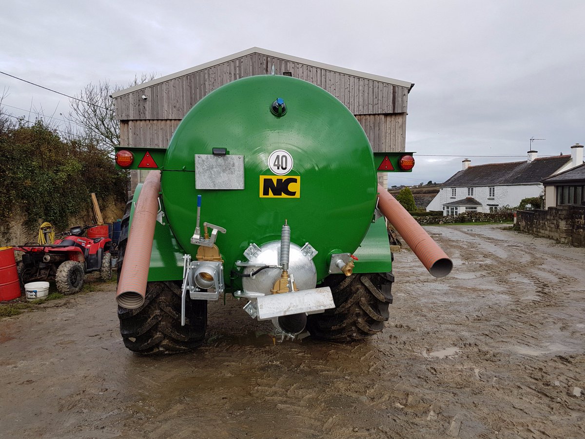 JonathanLutey's tweet photo. New NC 3000g Vacuum Tanker gone out to PR Weldhen, St Columb. #ncengineering #tanker #vacuum #selffill #dualair #hydbrakes #sprungdrawbar https://t.co/FE3Xl9tZXZ