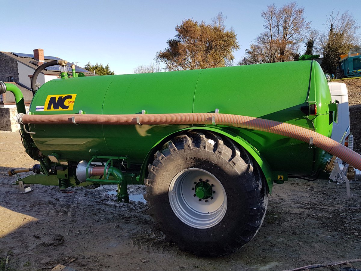 JonathanLutey's tweet photo. New NC 3000g Vacuum Tanker gone out to PR Weldhen, St Columb. #ncengineering #tanker #vacuum #selffill #dualair #hydbrakes #sprungdrawbar https://t.co/FE3Xl9tZXZ
