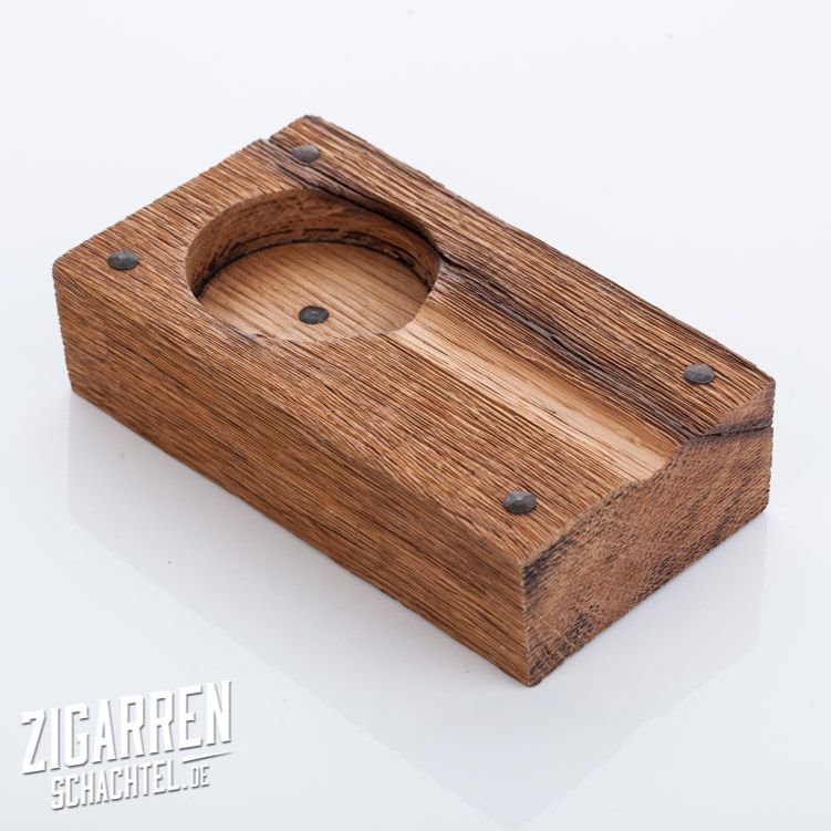 zigarrenschacht's tweet photo. Extrem rustikaler #Aschenbecher aus Eichenholz exklusiv bei uns!

100% Handmade in Bavaria / hecho a mano en Baviera !

https://t.co/nS8UZ5tnuT
#Ascher #TheOak #Zigarrenschachtel #Rosenheim #Zigarre #Zigarren #Zigarrenaschenbecher #Zigarrenascher https://t.co/Uqdg8Yqk3M