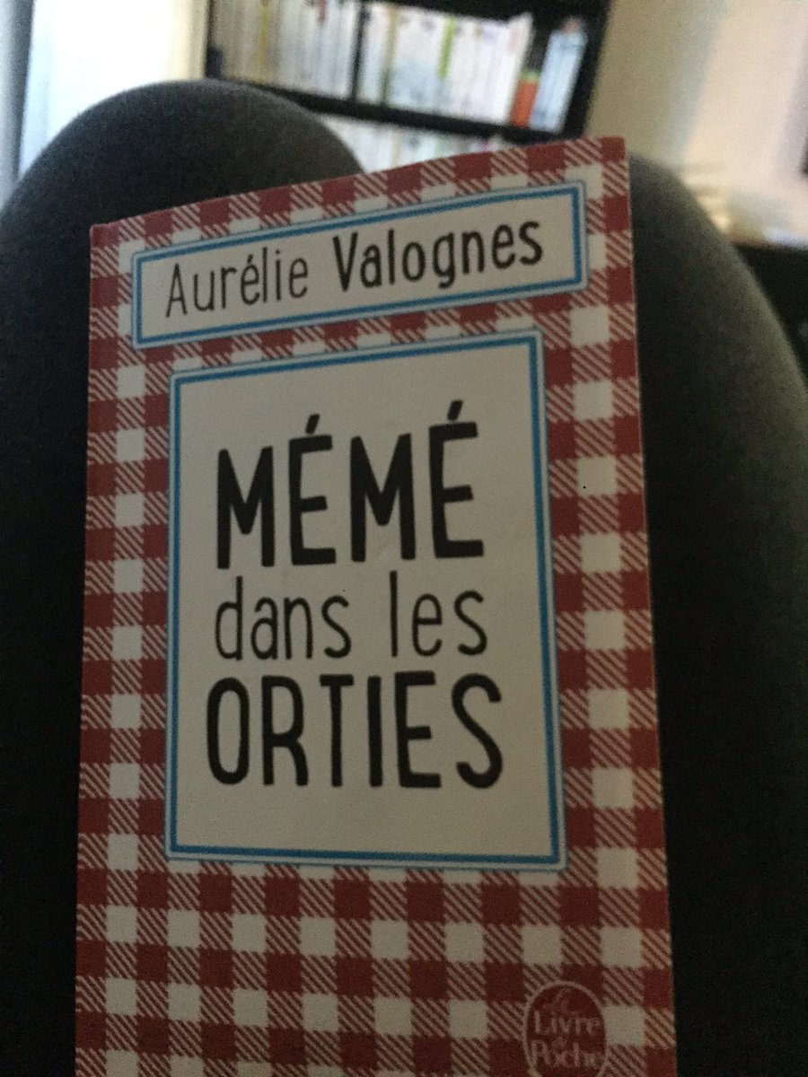 dedicacesR2's tweet photo. Parce qu'il n'est jamais trop tard pour jeter Mémé dans les orties... RDV 24/11/17 #FnacRosny2 avec @ValognesAurelie  #7auteuressinonrien https://t.co/fjyHZjbvY0