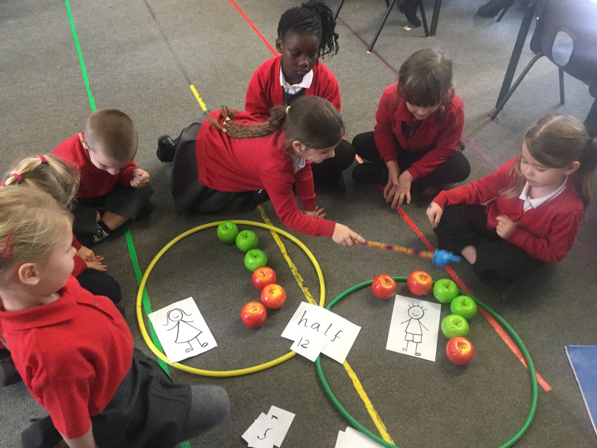 oak_TIS's tweet photo. We've been halving amounts today. We learnt that to make half we have to share into two equal groups. #halving #maths  #teamwork #sharingiscaring https://t.co/zXxMid6ps8