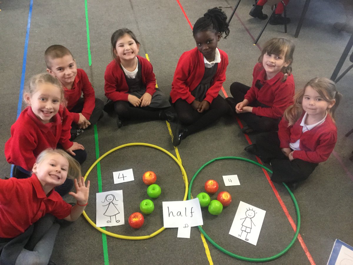 oak_TIS's tweet photo. We've been halving amounts today. We learnt that to make half we have to share into two equal groups. #halving #maths  #teamwork #sharingiscaring https://t.co/zXxMid6ps8
