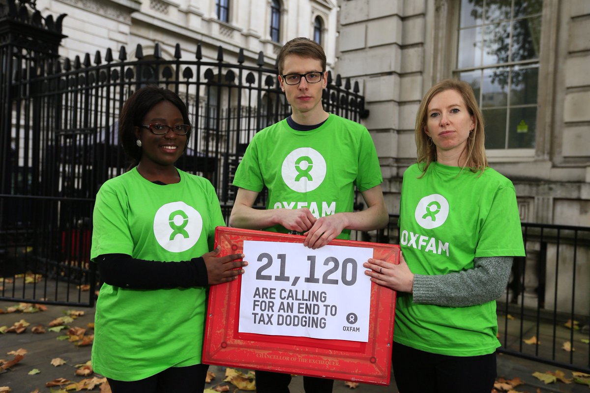 oxfamcampaigns's tweet photo. Today, more than 21,000 people demanded an end to tax dodging. We've been at Downing St with a clear message for the government. Please share to get it heard! #EvenItUp #Budget2017 https://t.co/Iuy46n95xy
