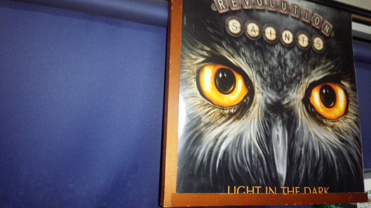 tomo_ogu's tweet photo. RevolutionSaints“LightInTheDark”なう♪
1stもレコードあるのだろうか？ https://t.co/n0ydlxLlkv