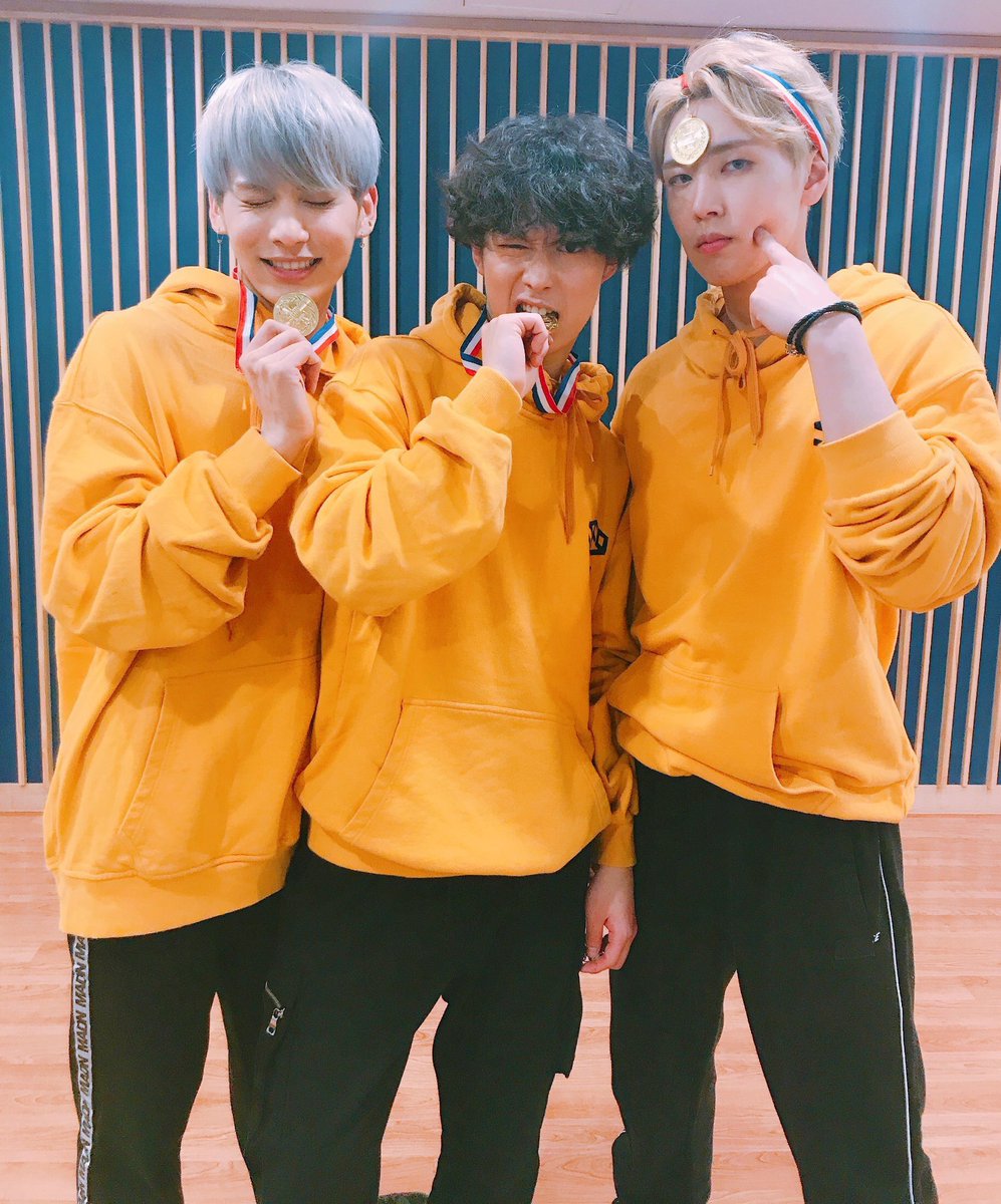 Jaeyoonnie_TH's tweet photo. [แปล] 171120
[📸] Something Fun 9 : Mini Olympic 🏅
ทีม อือ~~~~ฮ่า ชนะด้วยคะแนน 2.5 ล้านล้านคะแนน และนี้คือภาพหลักฐานการรับเหรียญครับ‼️
Engtran : SF9NATION 

#SF9 #에스에프나인 #오솔레미오 #OSoleMio ☀ #Something_Fun_9 https://t.co/pSIo3VDhh0