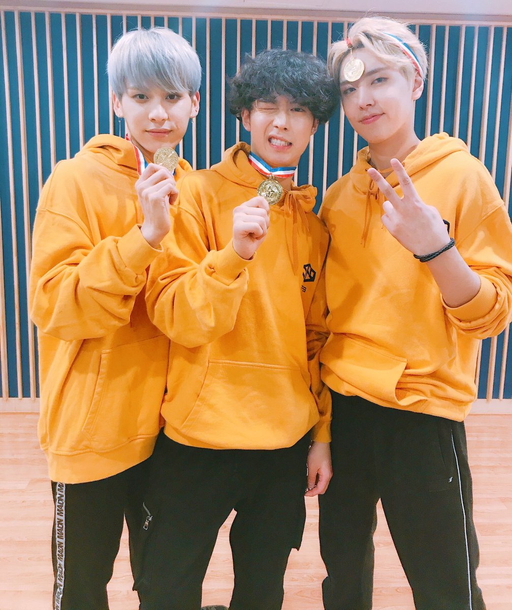 Jaeyoonnie_TH's tweet photo. [แปล] 171120
[📸] Something Fun 9 : Mini Olympic 🏅
ทีม อือ~~~~ฮ่า ชนะด้วยคะแนน 2.5 ล้านล้านคะแนน และนี้คือภาพหลักฐานการรับเหรียญครับ‼️
Engtran : SF9NATION 

#SF9 #에스에프나인 #오솔레미오 #OSoleMio ☀ #Something_Fun_9 https://t.co/pSIo3VDhh0