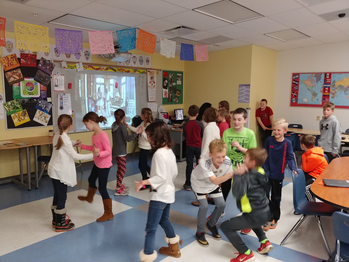 senorwolf7's tweet photo. ME 4th graders learned how to dance salsa today in Spanish class as part of their earned special privilege day! @Mariemont4thGr @mariemontelem https://t.co/ftLmJN4DGZ