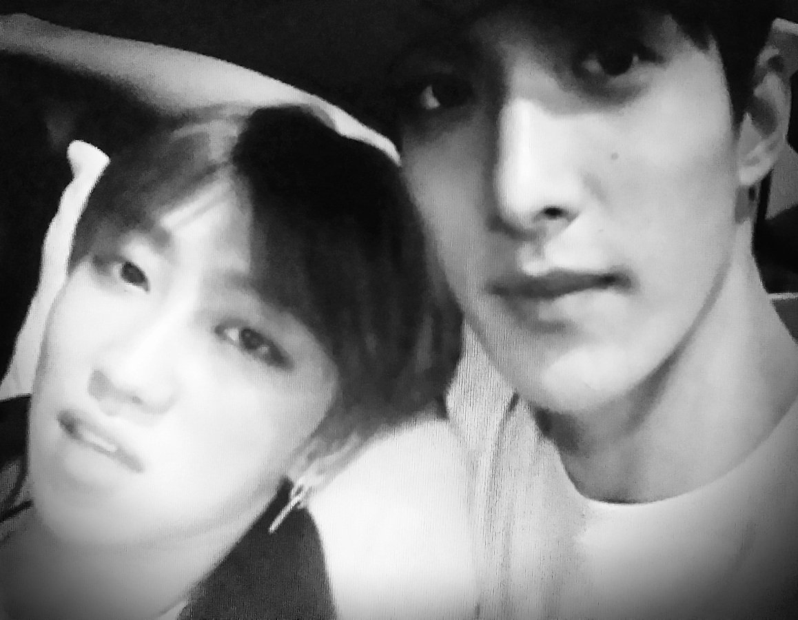 明浩和一个女孩在曼谷。 tweet media