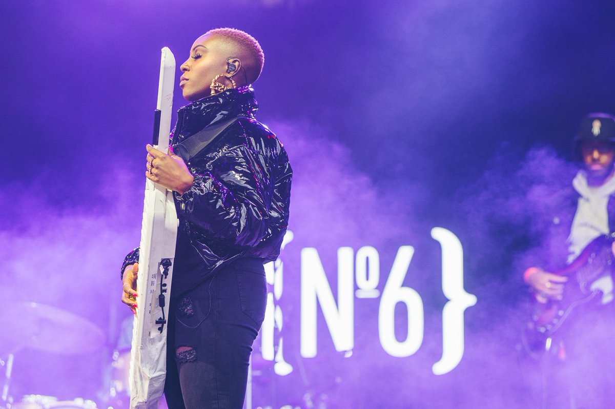 festivalnumber6's tweet photo. The wonderful @lauramvula on Stage No.6 at #FN617 https://t.co/QupiwiamJN