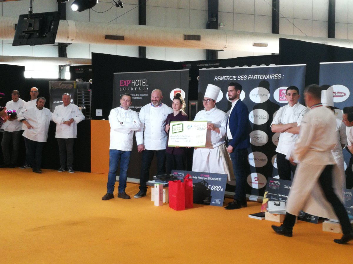 CHRNumerique's tweet image. [EPACK HYGIENE PARTENAIRE DU TROPHEE PHILIPPE ETCHEBEST ] 
Nous sommes très fiers d'avoir offert une Solution ePack Hygiene à l'heureuse gagnante Solenn Lemonnier à l'occasion du Trophée Philippe Etchebest Exp'hotel !