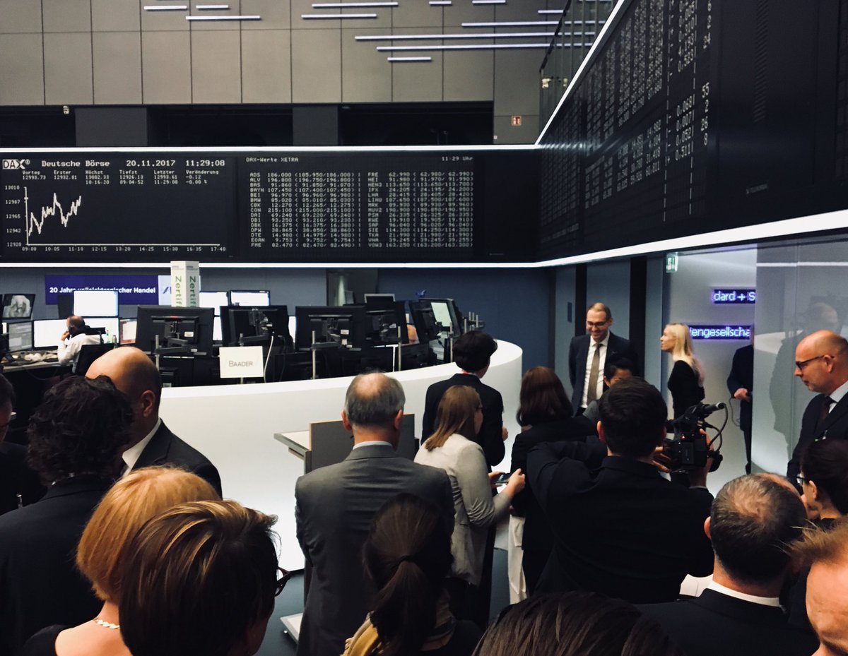SteffiFah's tweet photo. 20 Jahre #Xetra - congrats @boersefrankfurt / @DeutscheBoerse zum Geburtstag und dem gelungenem Auftakt eurer Jubiläumswoche🥂🎁 🍾#ftiontheroad https://t.co/YCSmg4Bi6D