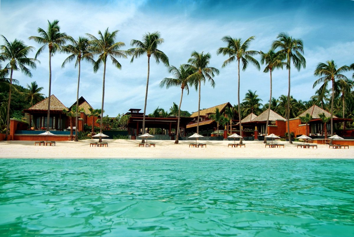 TropicalSkyDeal's tweet photo. Stay at the 5* Mai Samui in Koh Samui #Thailand &amp; get free nights! Stay 14 nights, only pay 7 or stay 10 nights, only pay 5! #FreeNights #holidayoffer https://t.co/T2E1EdcceB https://t.co/8HbMEsbPBD