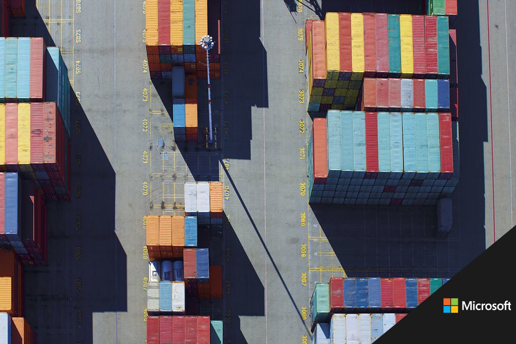 MSFTFlux's tweet image. What about some #RealLifeCode talk to warm up before #SLUSH?