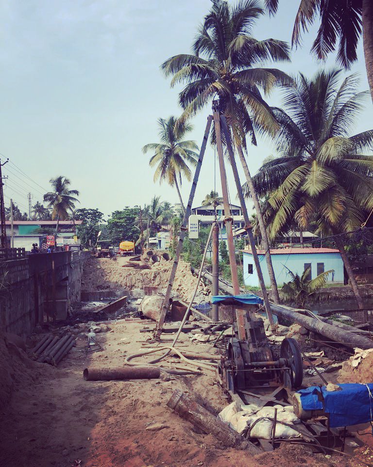 eps_tweets's tweet photo. When you're on #holiday in #India, spot work related stuff and just can't help but take a photo for your colleagues back home... #Kerala #shellandauger #siteinvestigation #drilling #environmental #geek #Engineering #Sightseeing #palmtrees #healthandsafety #different https://t.co/OoWmiZMrfG